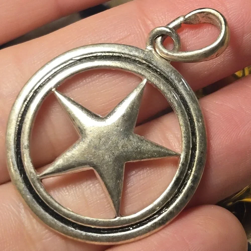Pendant Costume L14